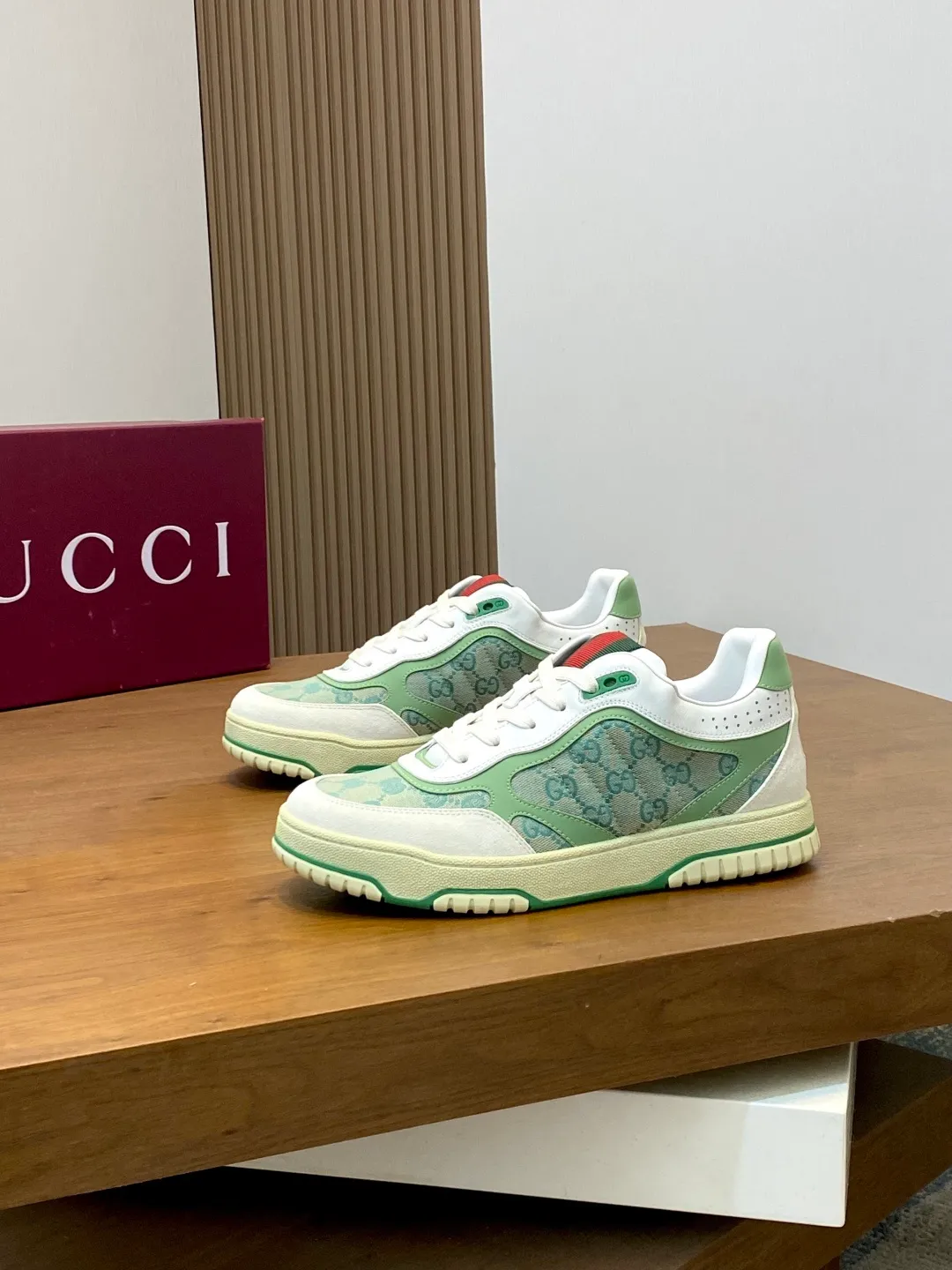 Men's Shoes 💰660 𝐆𝐮𝐜𝐜𝐢 𝐑𝐞-𝐖𝐞𝐛 As the first sneaker created by Sabato De Sarno for Gucci, the Re-Web series reinterprets the brand's classic stripes and sets off the modern silhouette design with bold and unique details. These shoes are crafted from white leather. This new sneaker is ingeniously decorated with many of the brand's classic details, and is equipped with a bright red and green webbing tongue, which will make people fall in love at first sight. White leather treated with a special process for softness and luster, with an embossed grainy texture. Script Gucci logo and interlocking G web label with Interlocking G and script Gucci logo. Rubber outsole with interlocking G detail eyelets. Web tongue. Size: 39-44 (customized for sizes 38 and 45)